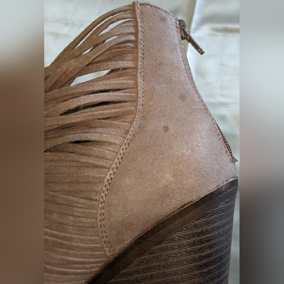 Fergalicious by Fergie Women's Wicket Block Heel Ankle Boots Sz 10M Strappy Boho - Picture 10 of 10